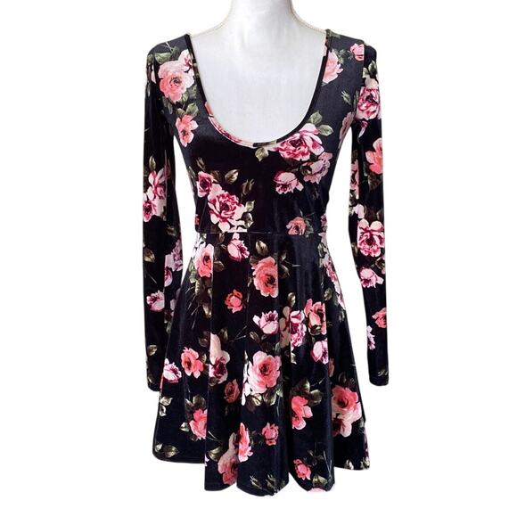Women's Floral Velvet Skater Dress Small Fit n Flare Long Sleeve Winter Witchy - Picture 1 of 10